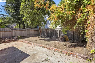 2207 13th Ave, Oakland, CA 94606 - Photo 32