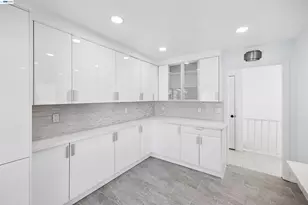 3247 Round Hill Dr, Hayward, CA 94542 - Photo 16