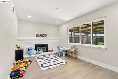 25531 Scripps St, Hayward, CA 94545 - Photo 8