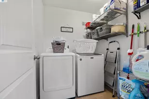 8957 Lawlor St, Oakland, CA 94605 - Photo 34