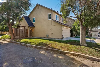 2129 Delucchi Dr, Pleasanton, CA 94588 - Photo 32
