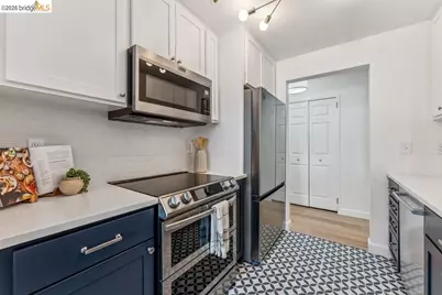 322 Hanover Ave #212, Oakland, CA 94606 - Photo 20