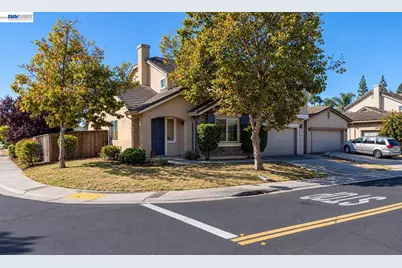 10336 Jenny Lynn Way, Elk Grove, CA 95757 - Photo 2