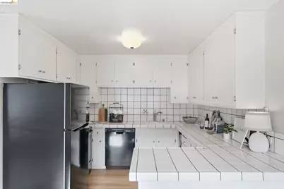 2133 Santa Clara Ave #206, Alameda, CA 94501 - Photo 10