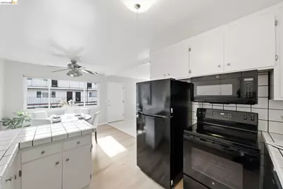 2133 Santa Clara Ave #206, Alameda, CA 94501 - Photo 12