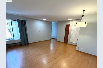 2401 Park Blvd #10, Oakland, CA 94606 - Photo 4