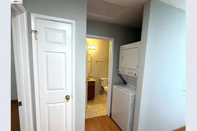 2401 Park Blvd #10, Oakland, CA 94606 - Photo 12