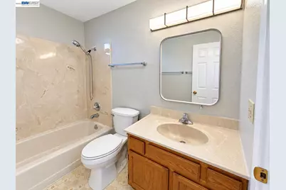 2401 Park Blvd #10, Oakland, CA 94606 - Photo 18