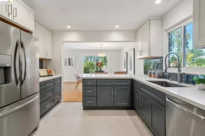 189 Fairlawn Dr, Berkeley, CA 94708 - Photo 18