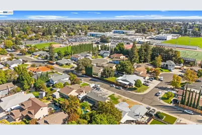 9852 Vista Grande Way, Elk Grove, CA 95624 - Photo 46