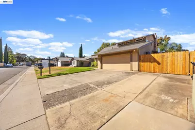 9852 Vista Grande Way, Elk Grove, CA 95624 - Photo 2