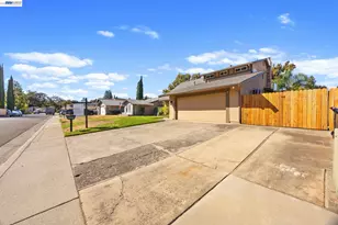 9852 Vista Grande Way, Elk Grove, CA 95624 - Photo 2