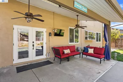 9852 Vista Grande Way, Elk Grove, CA 95624 - Photo 36