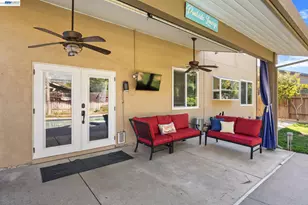 9852 Vista Grande Way, Elk Grove, CA 95624 - Photo 36