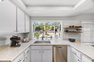9852 Vista Grande Way, Elk Grove, CA 95624 - Photo 12