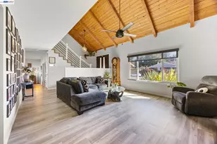 9852 Vista Grande Way, Elk Grove, CA 95624 - Photo 8