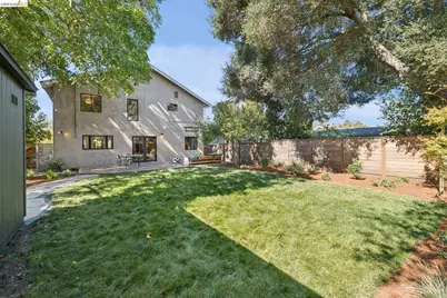 2413 Browning St, Berkeley, CA 94702 - Photo 46