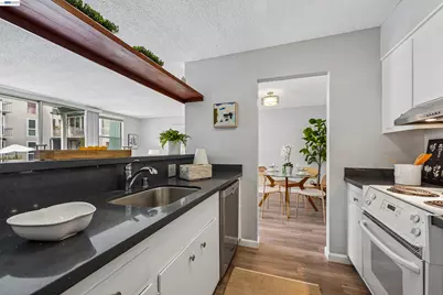 811 York St #136, Oakland, CA 94610 - Photo 12