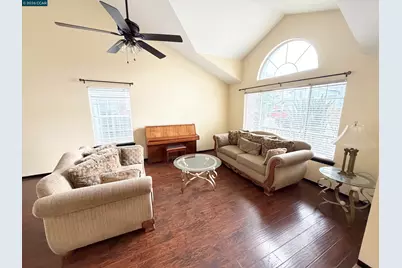 8800 Crusheen Way, Sacramento, CA 95828 - Photo 12