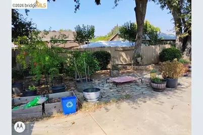 8805 Kelsey Dr, Elk Grove, CA 95624 - Photo 16