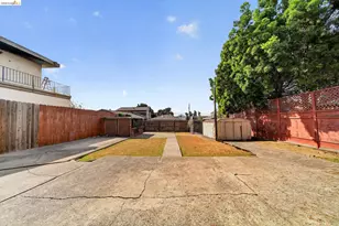 5445 Crittenden St, Oakland, CA 94601 - Photo 30