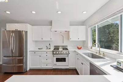 6279 Leona  St, Oakland, CA 94605 - Photo 30