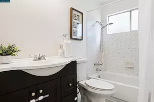 567 Oakland Ave, Oakland, CA 94611 - Photo 18