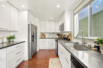 953 40th St, Oakland, CA 94608 - Photo 12