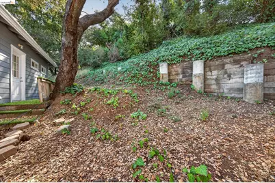 6193 Oakdale Ave, Oakland, CA 94605 - Photo 40