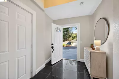 6193 Oakdale Ave, Oakland, CA 94605 - Photo 4