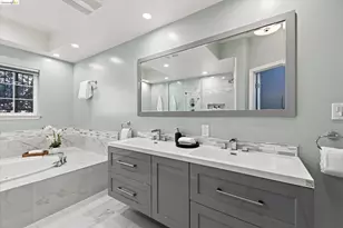 6700 Moore Dr, Oakland, CA 94611 - Photo 10