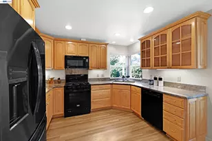 35914 Rosewood Dr, Newark, CA 94560 - Photo 8