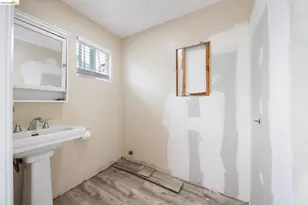 907 39th Ave, Oakland, CA 94601 - Photo 36