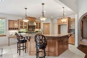 2490 Crescent Moon Ct, Redding, CA 96001 - Photo 6
