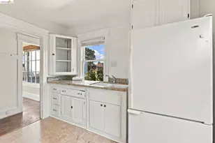 418 36th St, Oakland, CA 94609 - Photo 16