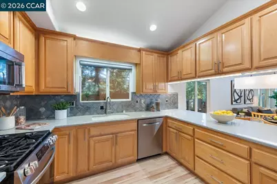 19563 Helen Pl, Castro Valley, CA 94546 - Photo 12