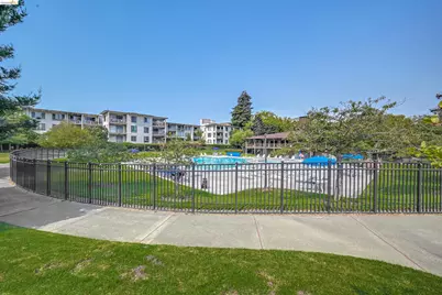 6 Commodore Drive #C341, Emeryville, CA 94608 - Photo 32