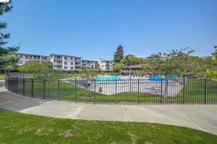 6 Commodore Dr, Emeryville, CA 94608 - Photo 32