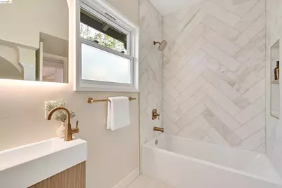 6417 Hillegass Ave, Oakland, CA 94618 - Photo 22