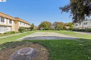 27827 Hummingbird Ct, Hayward, CA 94545 - Photo 36