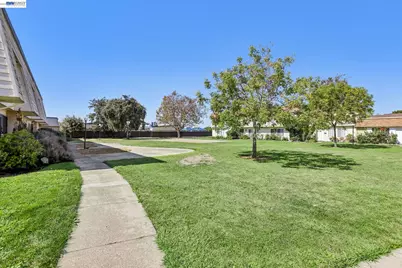 27827 Hummingbird Ct, Hayward, CA 94545 - Photo 34