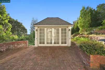 Hazel Ln, Piedmont, CA 94611 - Photo 22