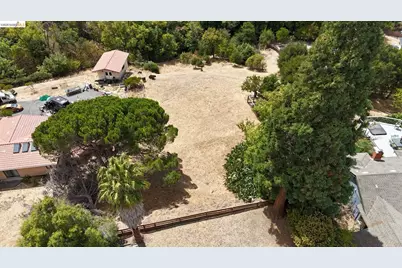 3218 Estates Ave, Pinole, CA 94564 - Photo 40