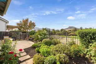 1049 Feather Cir, Clayton, CA 94517 - Photo 4
