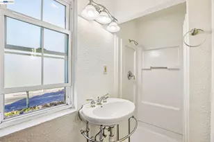 484 Phelps St, Oakland, CA 94603 - Photo 44