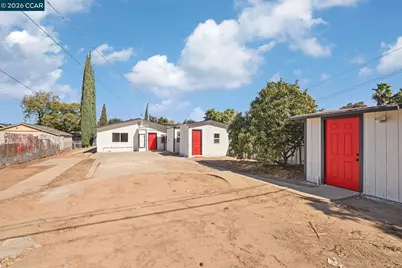 300 Pueblo Ave, Modesto, CA 95351 - Photo 28