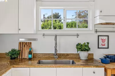 2756 Acton St, Berkeley, CA 94702 - Photo 16