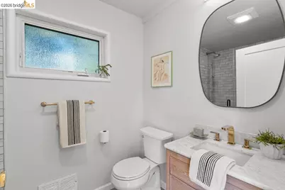 5671 Oak Grove Ave, Oakland, CA 94618 - Photo 42