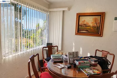 8128 Sunkist Dr, Oakland, CA 94605 - Photo 6