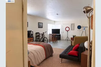8128 Sunkist Dr, Oakland, CA 94605 - Photo 8
